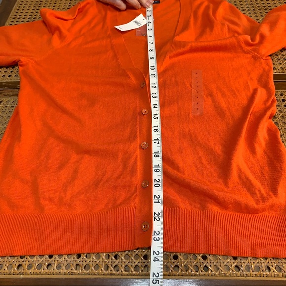 Gap light front button waist sweater. - Picture 9 of 10